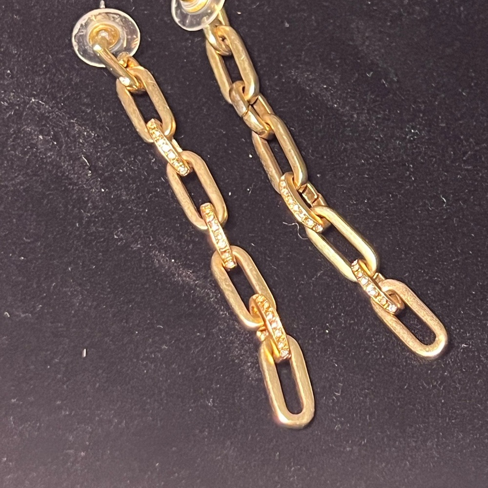 Earrings yellow metal chain earrings with zircons